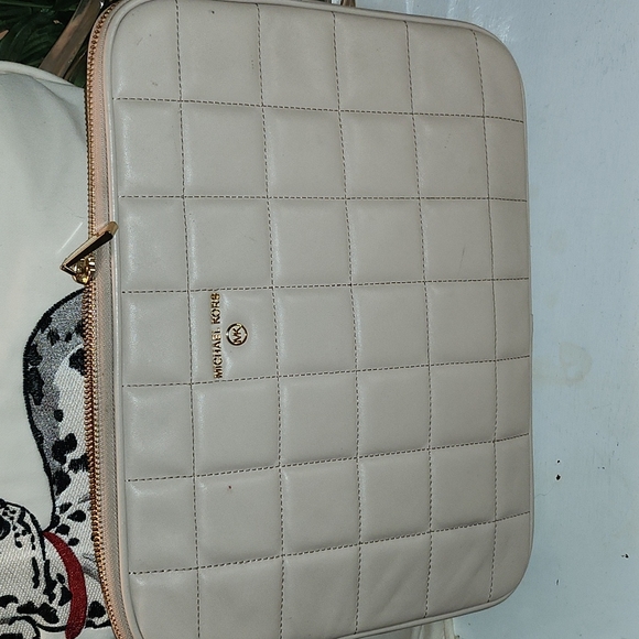 KORS Michael Kors Bags Michael Kors Ipad Bag Or Table Sophisticated